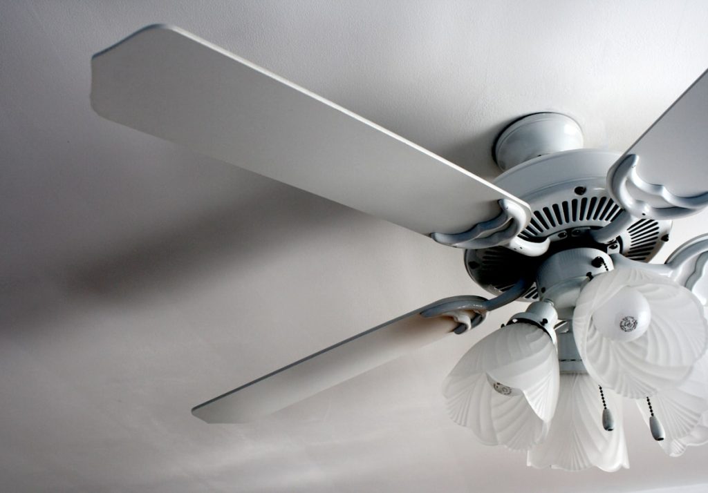 Een ventilator met afstandsbediening: comfort binnen handbereik
